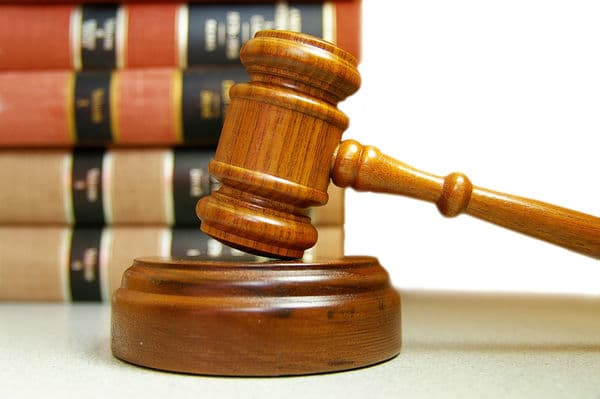 Prowadzenie koncertu w filharmonii – umowa o dzieło czy umowa zlecenia