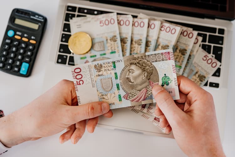 Rozliczanie wynagrodzeń i składek na przełomie roku – jak uniknąć błędów w księgowości i sprawozdawczości (część pierwsza)