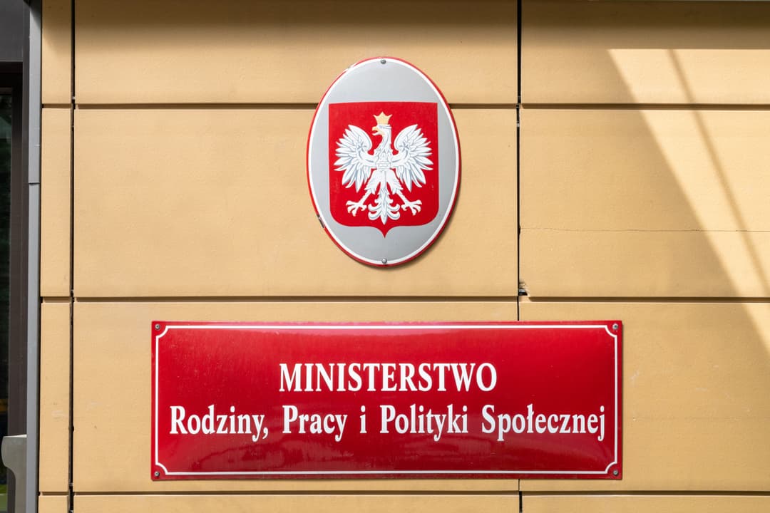 Od kiedy przysługują uprawnienia po doliczeniu nowych okresów do stażu pracy – stanowisko resortu pracy z 4 lutego 2026 r.