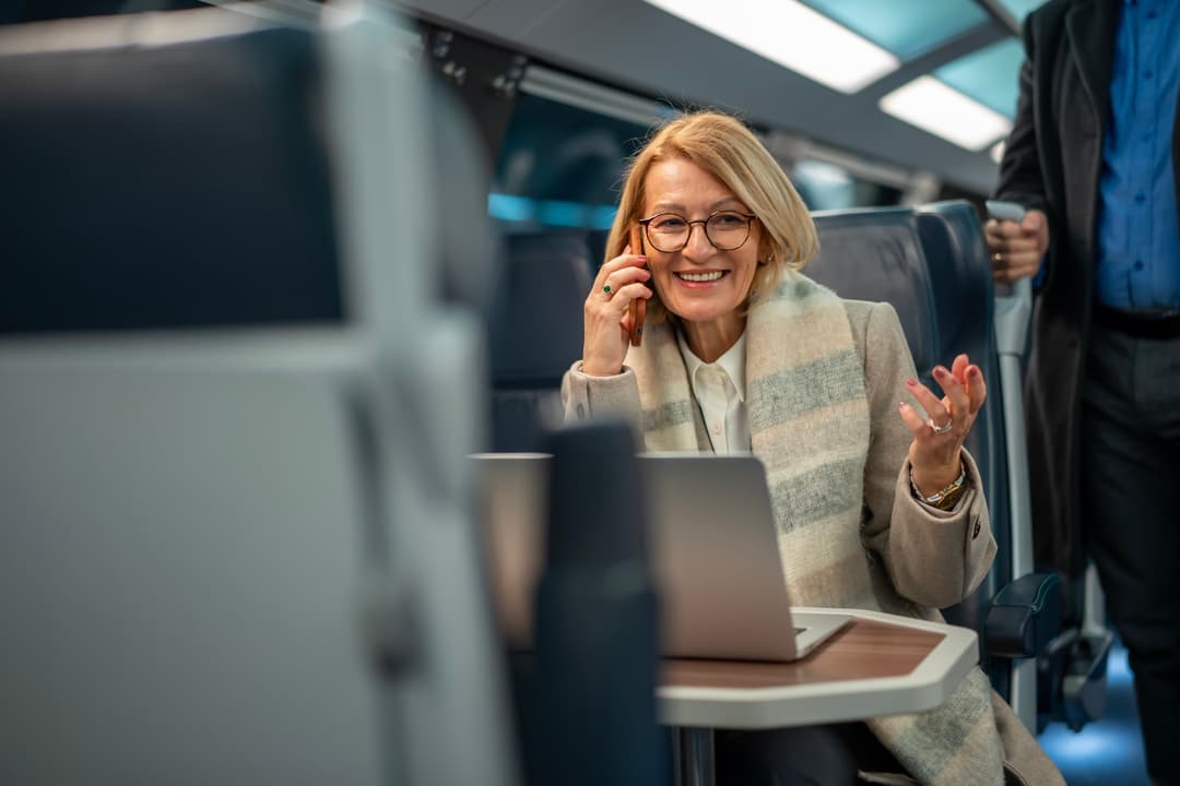 Krajowa podróż służbowa w instytucji kultury – diety, noclegi, kilometrówka (plus kalkulator krajowej podróży służbowej)