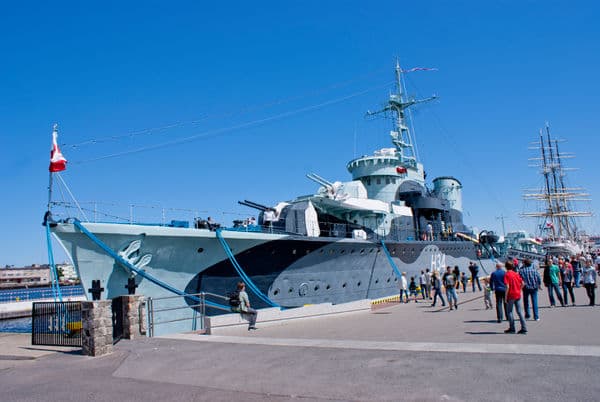 straty w kulturze odniesione przez Polskę w czasie II wojny ze strony Niemiec to co najmniej 51 mld 878 m