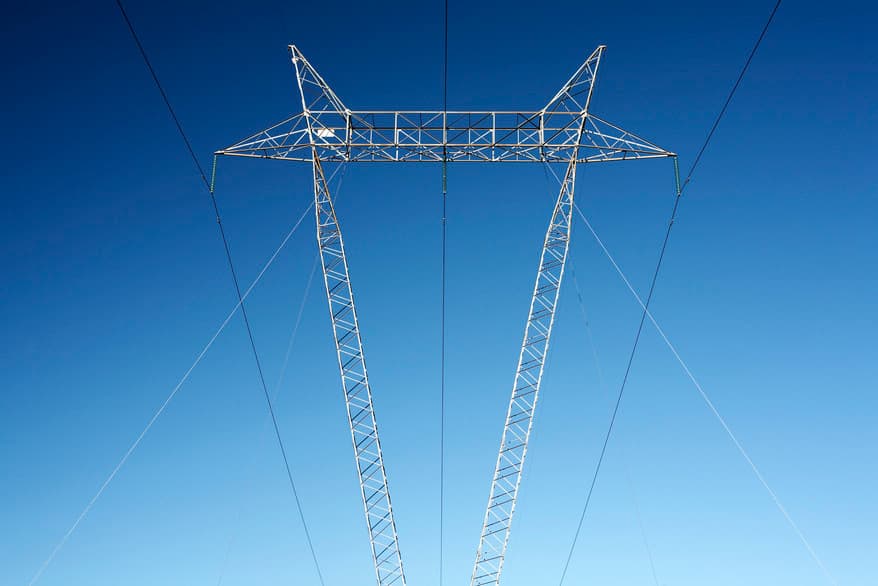słup wysokiego napięcia